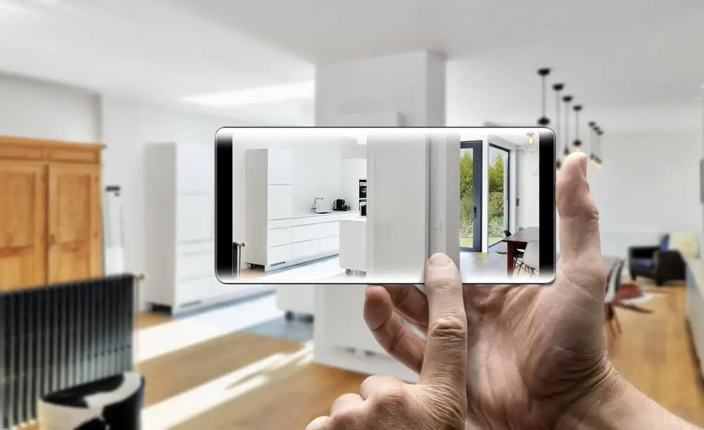 Image showing how easy it is for unoccupied home insurance inspections with a mobile device