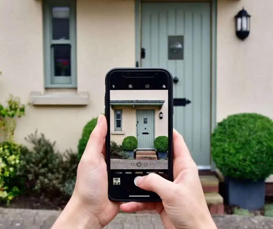 Unoccupied house insurance during probate — photographing the exterior for an inspection record