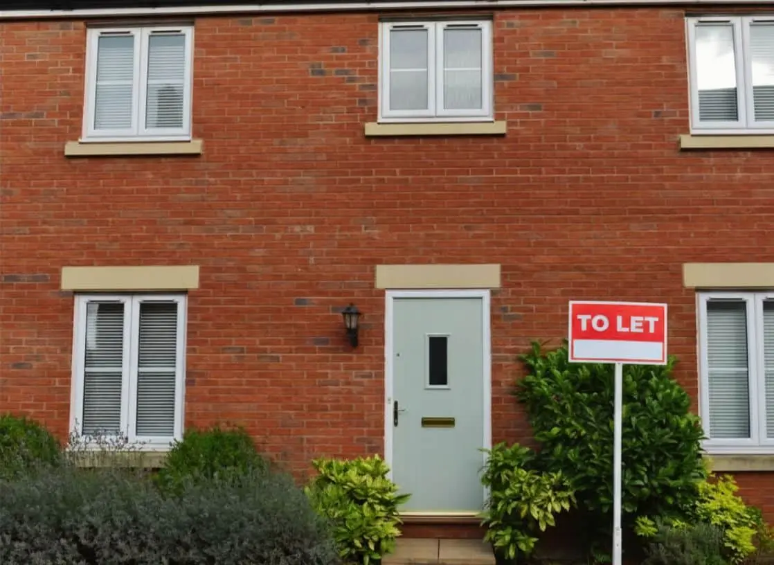 UK detached let property with a "To Let" sign awaiting a new tenant — the kind of empty rental home covered by Insuristic Unoccupied Landlord Insurance.